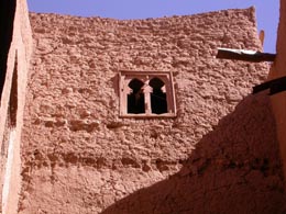 Fenster im Ksar Tinerhir, Todra, Marokko.