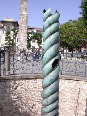 La colonne serpentine