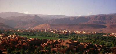 Vista del valle del Todra desde la casba de El Glaoui en Tinghir, Marruecos.