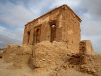Bassin et pavillon du ca&iuml;d Jerrari pr&egrave;s de Talayint