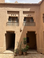 Ben Moro, Taskoukamt